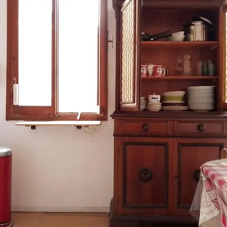 Spacious Artist's On Canal In Center - 100 Square Meters Apartment