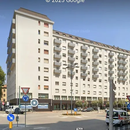 Quiet Station Flat 86sqm 100m To Bus Station 300m To Train Station * Venice