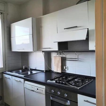 Quiet Station Flat 86sqm 100m To Bus Station 300m To Train Station Apartment