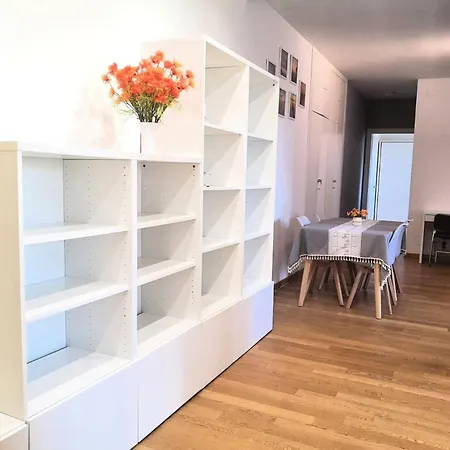 Quiet Station Flat 86sqm 100m To Bus Station 300m To Train Station