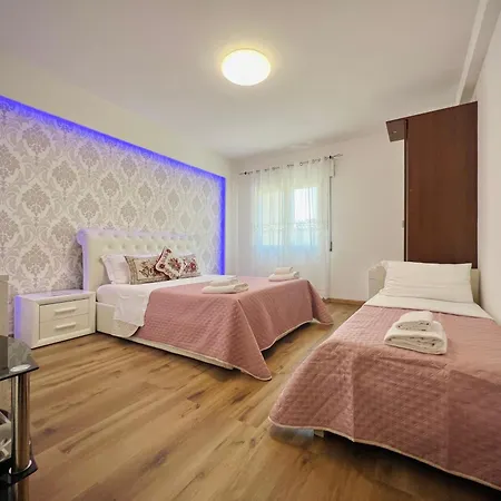 Blue Deluxe Bed & Breakfast *