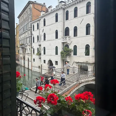 Couette-café Luxury San Firmino Canal View Venise