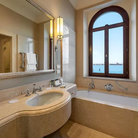San Clemente Palace Hotel 5*