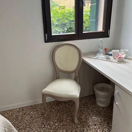 Casa Sulla Laguna Castello Guest house *