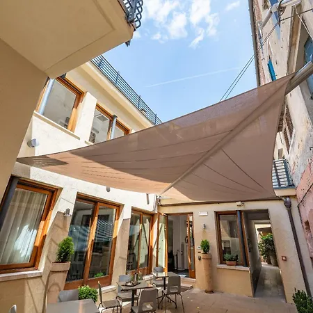 Konukevi Ca' Pozzo 3*