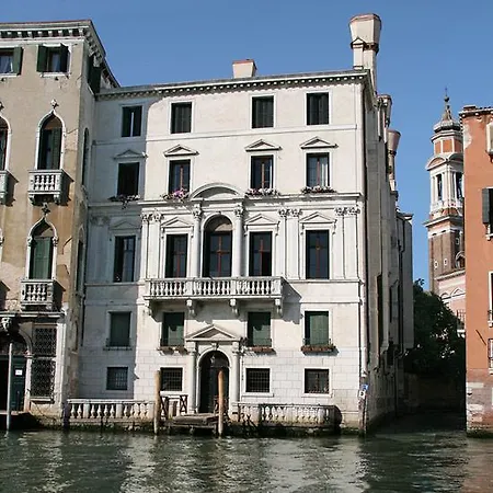 Palazzo Smith Valmarana Apartment *