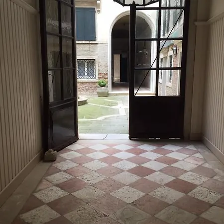 Palazzo Smith Valmarana Apartment