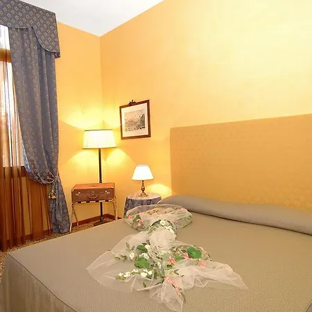 Odoni Aparthotel *