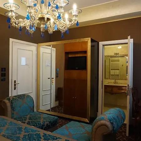 Hotel Pesaro Palace 4*
