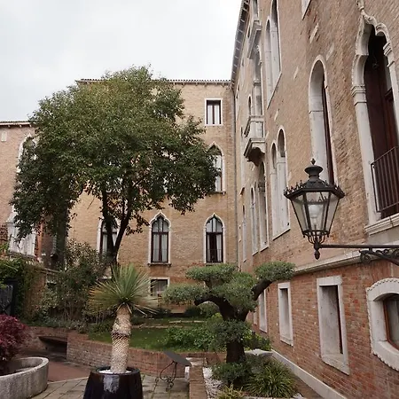 Hotel Pesaro Palace