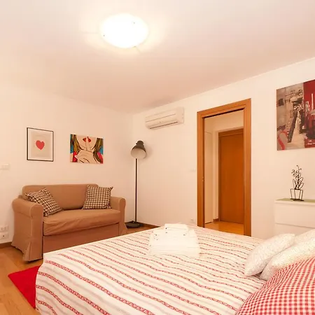 Ve-nice Sm2019 Apartment
