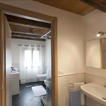 Tiziano Apartment *