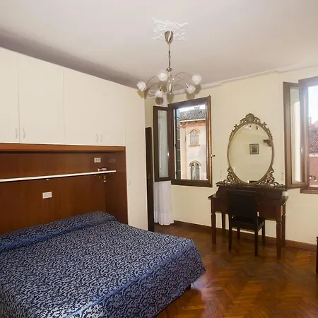 Hotel Dalla Mora *