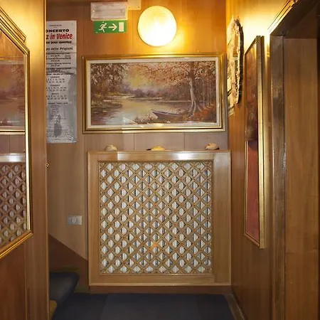 Hotel Dalla Mora *