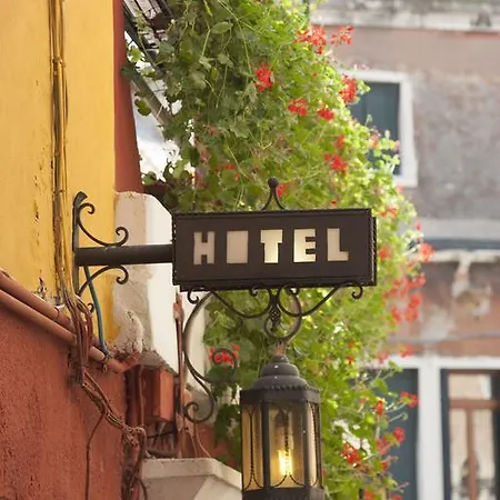 Hotel Dalla Mora *