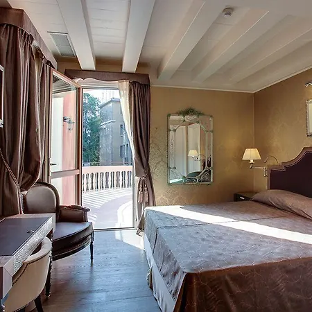Moresco Hotel 4*