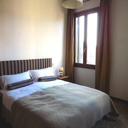 San Trovaso Apartment Venedig