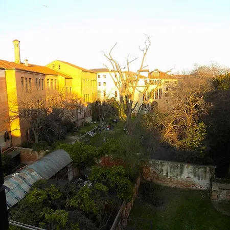 San Trovaso Apartment