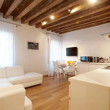 Apartment The Lion's House Apt2 *