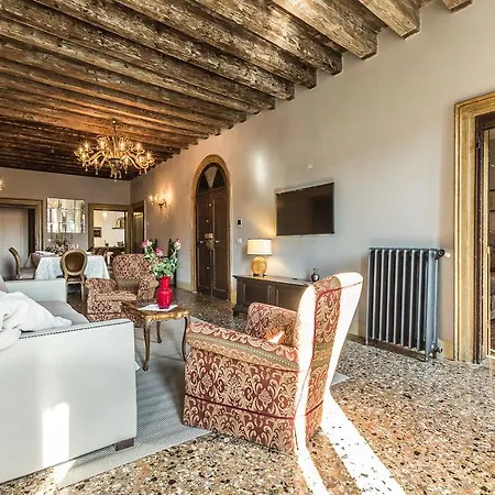 Palazzina Canal Apartment *