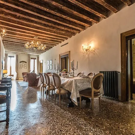 Palazzina Canal Apartment
