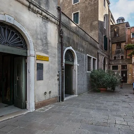 Palazzina Canal Apartment *