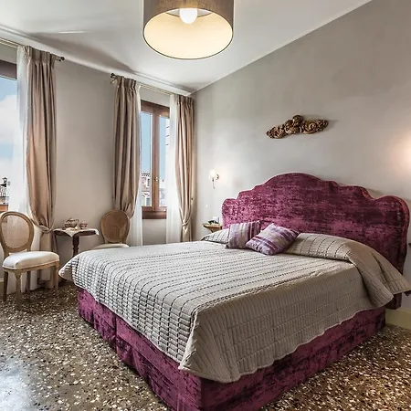 Palazzina Canal Apartment Venice