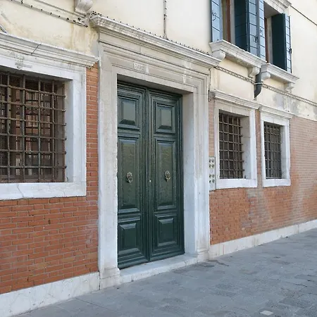 Canal Riva De Biasio Venecia