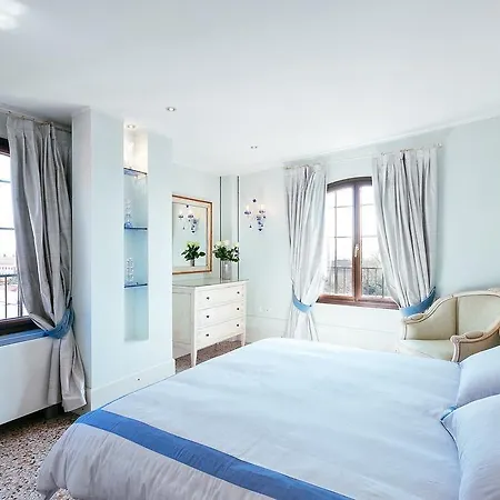 Deluxe Lagoon View Apartment *