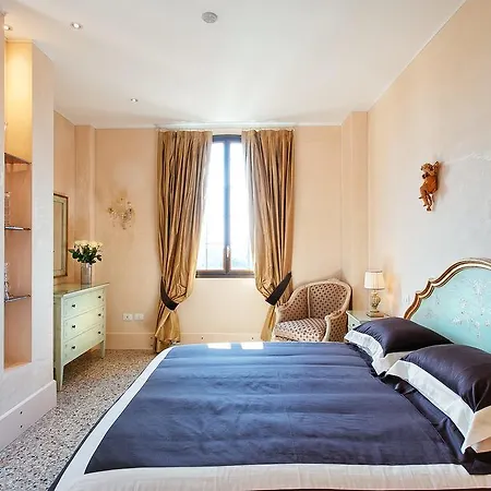 Deluxe Lagoon View Apartment Venice