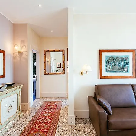 Deluxe Lagoon View Apartment Venice