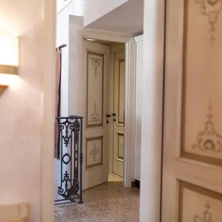 Ca Manzoni With Terrace Apartment *