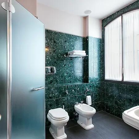 Deluxe Lagoon View Apartment *