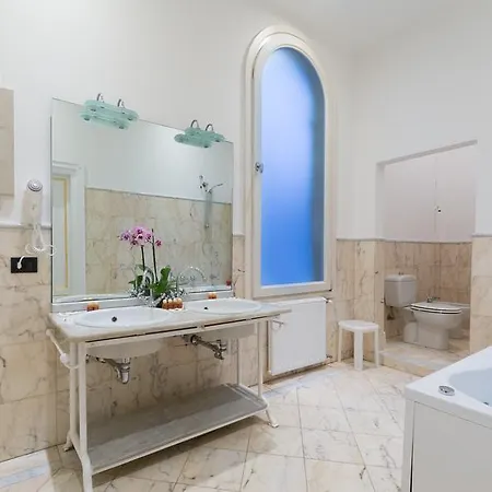 Luxury - Friendly
