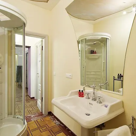 Apartment Ad Lofts *