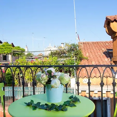 Oda ve Kahvaltı Aquamare, Boutique