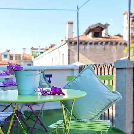 Oda ve Kahvaltı Aquamare, Boutique 2*