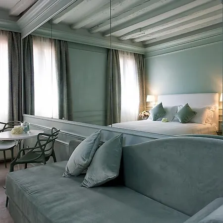 Oda ve Kahvaltı Aquamare, Boutique 2*