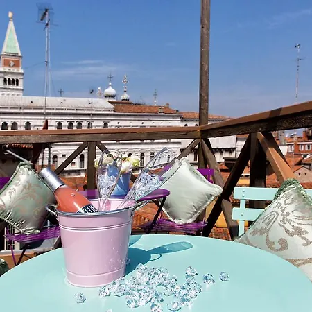 Oda ve Kahvaltı Aquamare, Boutique 2*