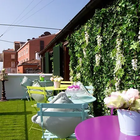 Oda ve Kahvaltı Aquamare, Boutique