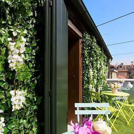 Oda ve Kahvaltı Aquamare, Boutique 2*