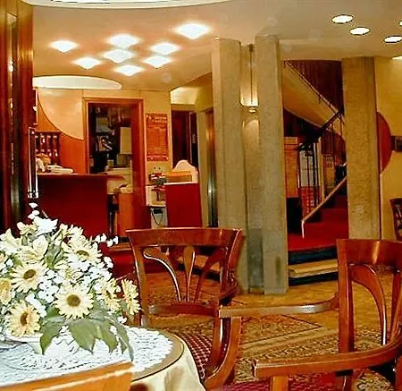 Отель Ambassador Tre Rose 3*