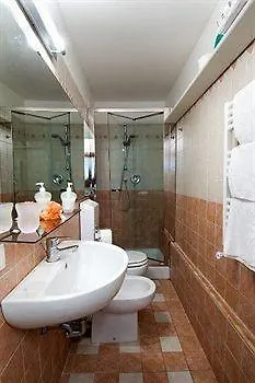 Leonardo Hotel 2*