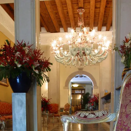 Nh Santa Lucia Hotel