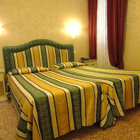 Residenza La Campana Affittacamere 3*