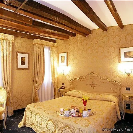 Noemi Hotel