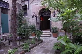 La 818 Guest house