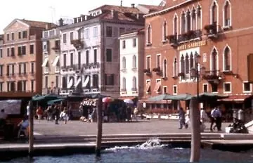 Ai Due Fanali 3*