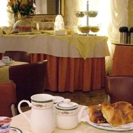 Otel Ambassador Tre Rose Venedik