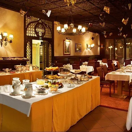 Hotel Saturnia & International
